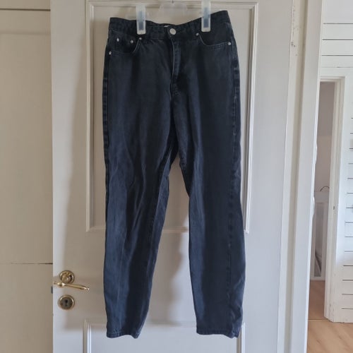 Gina Tricot svarta Perfect jeans, storlek 36