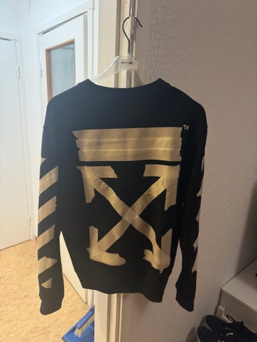 Off-White svart tröja, storlek M-L