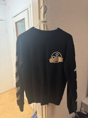 Off-White svart tröja, storlek M-L