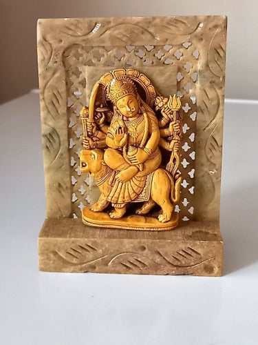 Hindu Durga Mata gudinna altare Goddess Durga Mata sitting on Lion - New Age