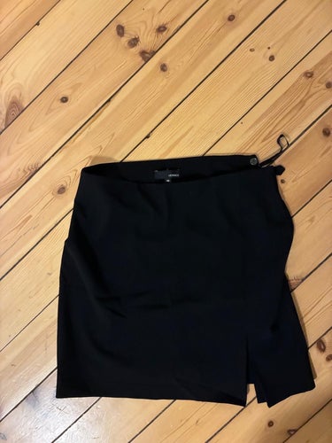 HENNES svart kjol, storlek 36