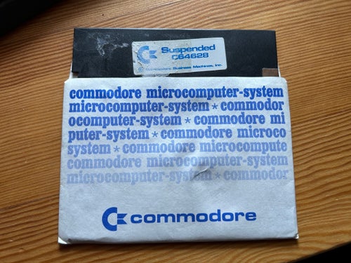 Suspended C64, Commodore, diskett