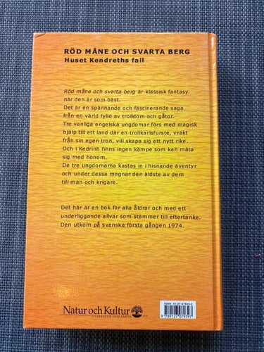 Joy Chant - Röd måne och svart berg