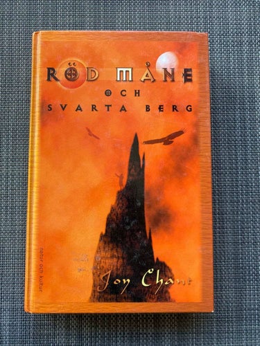 Joy Chant - Röd måne och svart berg