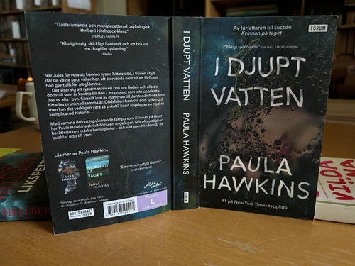 I djupt vatten av Paula Hawkins, bok, Very fine plus