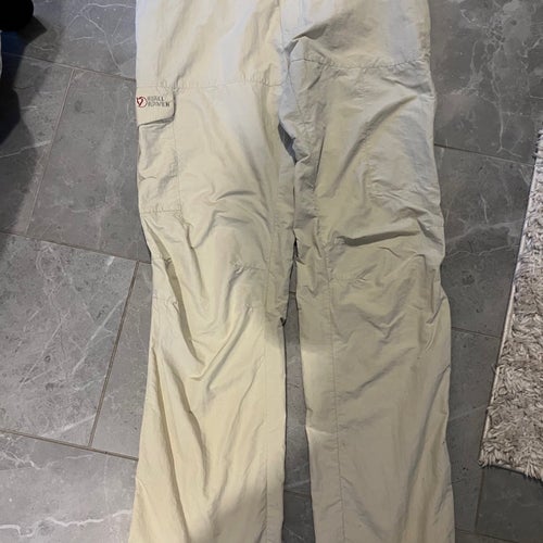 Fjällräven beigea byxor, storlek 44