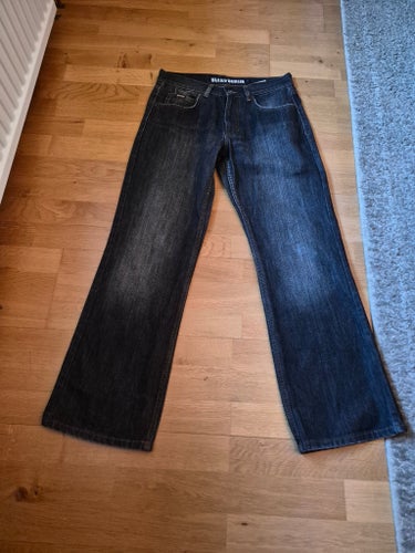 Nr:105.) Svarta jeans. "BLEND DENIM".