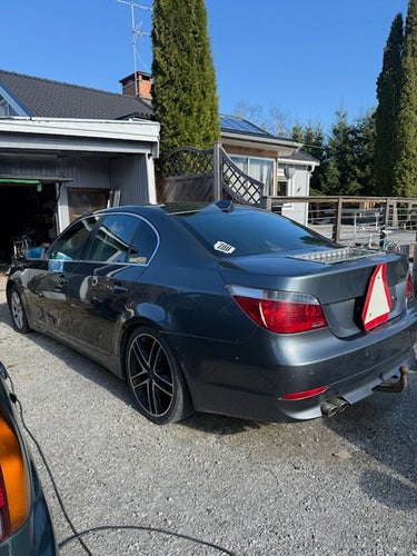 BMW 525d Sedan A-traktor