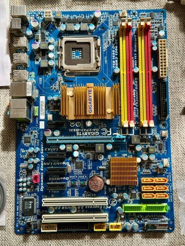 Gigabyte GA-EP43-DS3L Moderkort LGA775 ATX med tillbehör