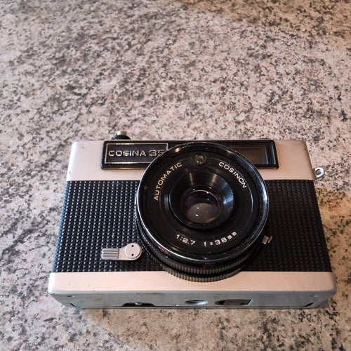 Cosina 35 analog kamera och Olympus AF1