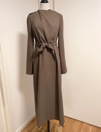 Ny/Oanvänd grön TUNN trenchcoat strl XS från KOC - Cargo modell