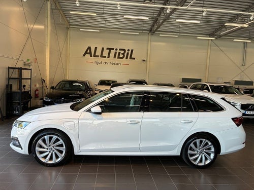 Škoda Octavia Kombi iV Skoda Style Cockpit/Adaptiv Farthållare/Keyless