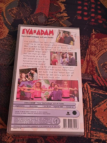 Eva & Adam - Fyra Födelsedagar Och Ett Fiasko VHS Svenskt Tal