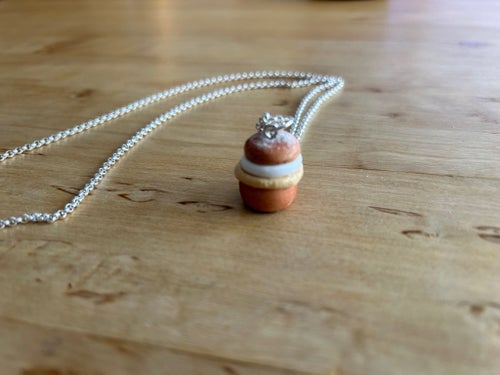 SEMLA året runt! En semla att bära runt halsen för dig som inte kan vara utan!