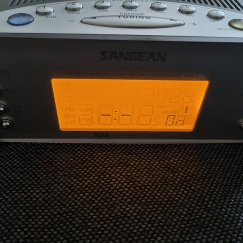 Sangean RCR-2 FM/MW PLL Synthesized Klockradio