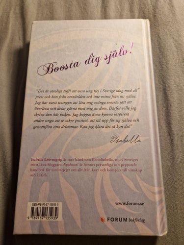 Egoboost! Blondinbellas överlevnadsguide för unga tjejer av Isabella Löwengrip,