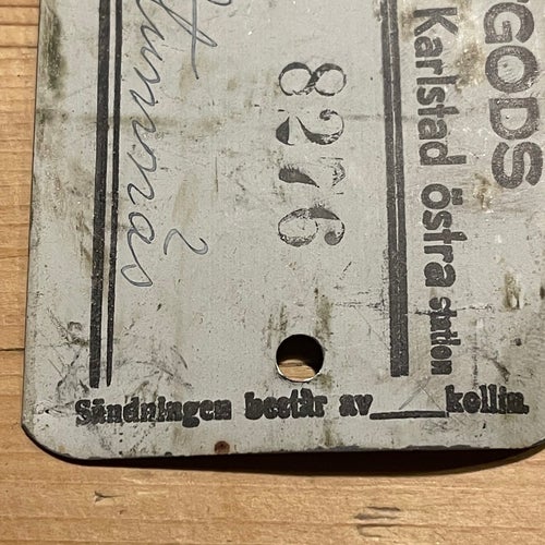 Fraktetikett metall Karlstad–Stumsnäs vintage