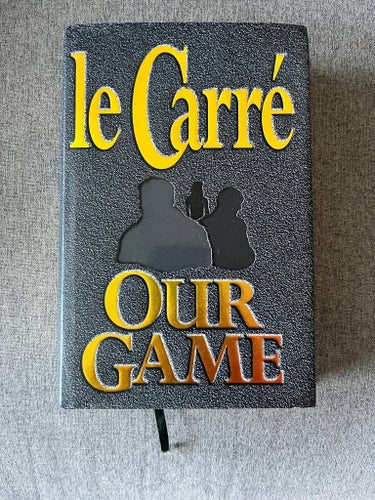 John le Carré – Our Game (1995) Första utgåvan/Första tryckningen Inbunden m. smudsom