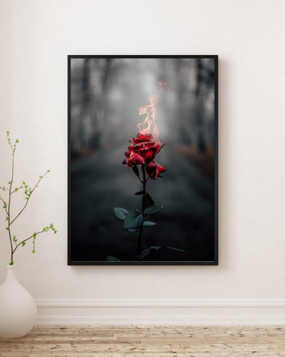 Blomma i Eld Poster – Dramatiskt & Konstnärligt Motiv | 50×70 cm