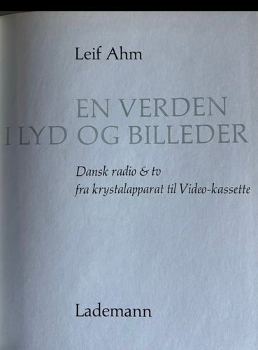 EN VERDEN I LYD OG BILLEDER av Leif Ahm