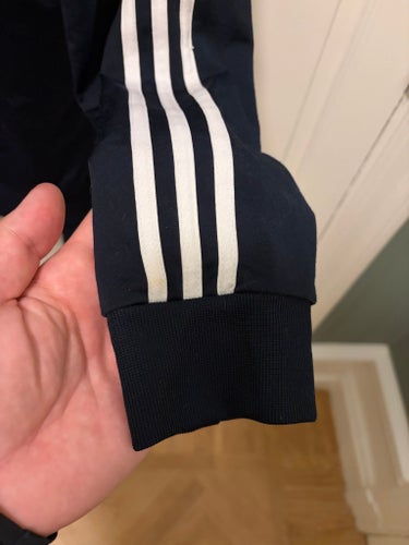 Adidas Träningsställ Mörkblå med Vita Ränder, Storlek UK 42/44