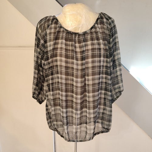 KappAhl svartvit blus, storlek M. Tunn och skön. Resår midja. 99kr/styck!