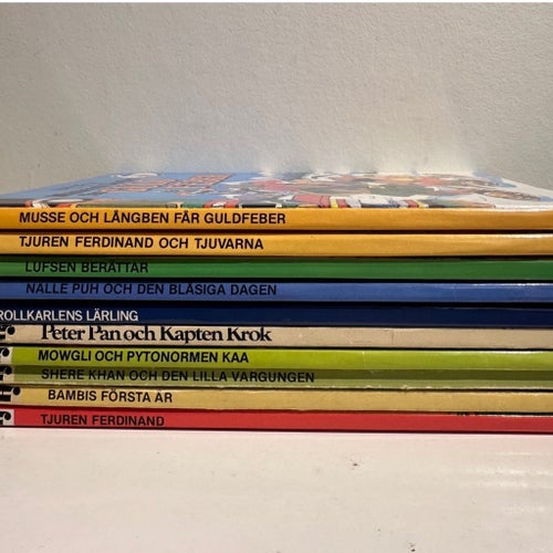 En samling av Walt Disney's Kalle ankas Bokklubb böcker.