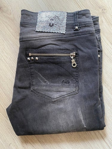 ONLY svarta jeans, storlek 29/34