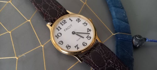 Facit Quartz armbandsur med läderarmband