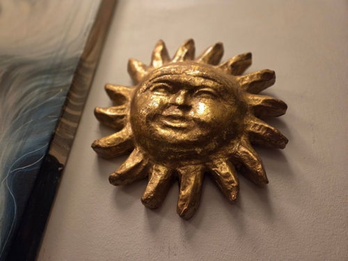 SOLANSIKTE SOL PAPIER MACHE GULD VÄGGRELIEF SOL