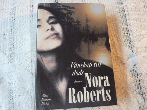 VÄNSKAP TILL DÖDS, N. ROBERTS, 2001, BÖCKER