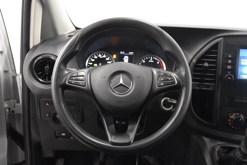 Mercedes-Benz Vito 110 2.8t L2 D-värm B-kam Moms Dragkrok
