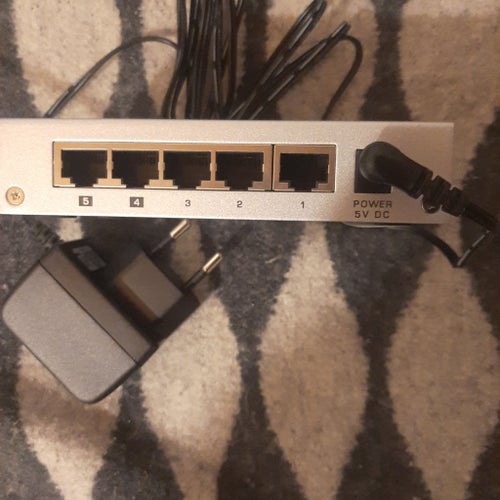 Zyxel ES-105A 5-Port Desktop Ethernet Switch