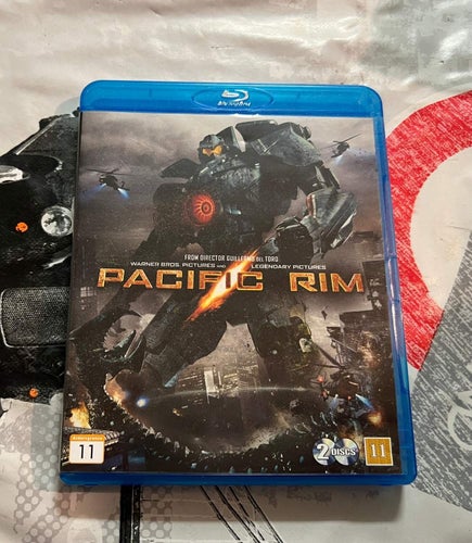 PACIFIC RIM (2013) SVENSK UTGÅVA I MKT FINT SKICK!