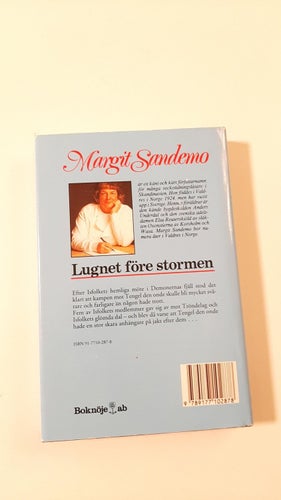 SAGAN OM ISFOLKET 42 LUGNET FÖRE STORMEN INB M.OMSLAG MARGIT SANDEMO FINT SKICK