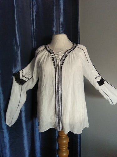 *Gina tricot * vit blus, storlek 34