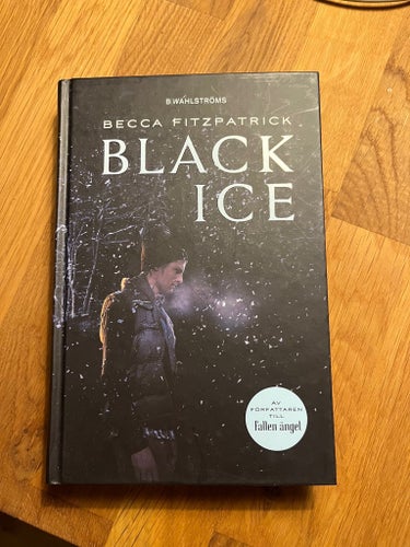 Black Ice av Becca Fitzpatrick, 2015