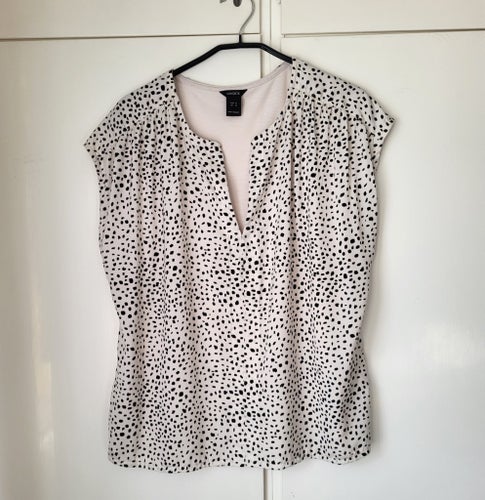 Lindex beige, svart blus / topp, storlek M