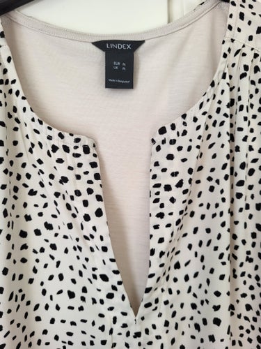 Lindex beige, svart blus / topp, storlek M