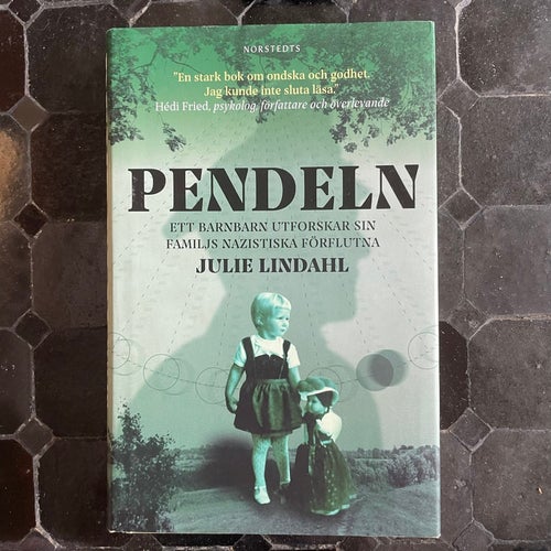 Pendeln av Julie Lindahl - ett barns familjs nazistiska förflutna.