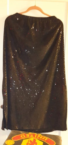 Svart kjol lite längre modell storlek...50 ..med Glitter i sammets stretch