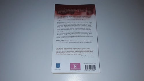 Fjäril i koppel av Zinat Pirzadeh, 2009
