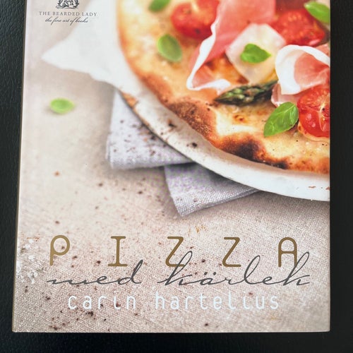 Pizza med kärlek av Carin Hartelius, 2013