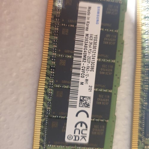 Samsung 64GB DDR4 RAM-minne M393A8G40MB2-CVFCO