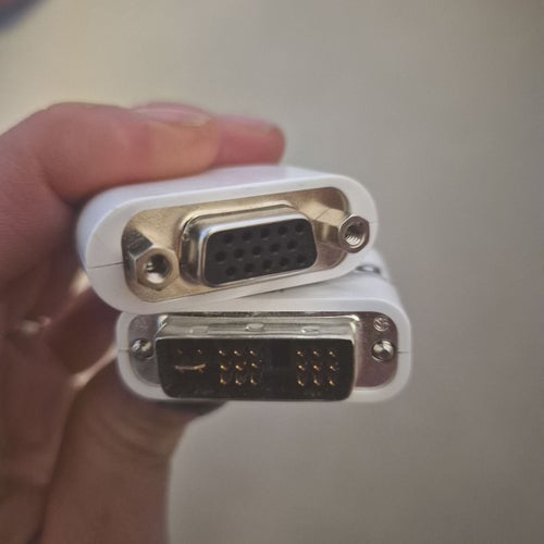DVI --> VGA Adapter Apple