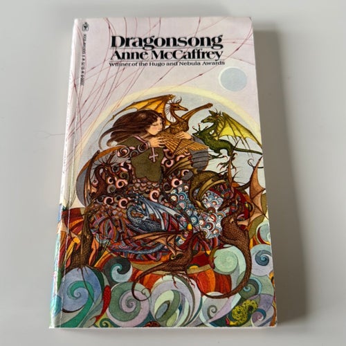 Dragonsong av Anne McCaffrey, publicerad 1978