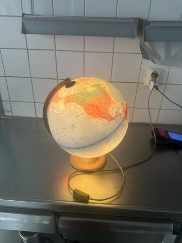 Belyst jordglob "Blue World" med träfot