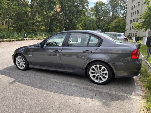 BMW 320i Sedan