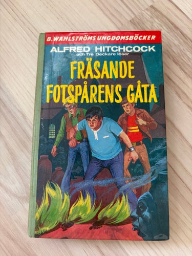 Tre deckare löser fräsande fotspårens gåta