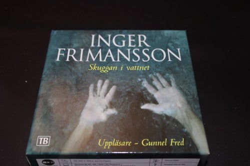 CD-bok: Skuggan i vattnet - Inger Frimansson